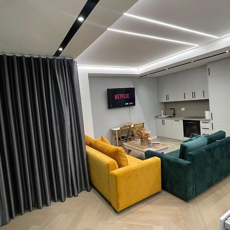 Luxury One Bedroom Apartment Tirana Bagian luar foto