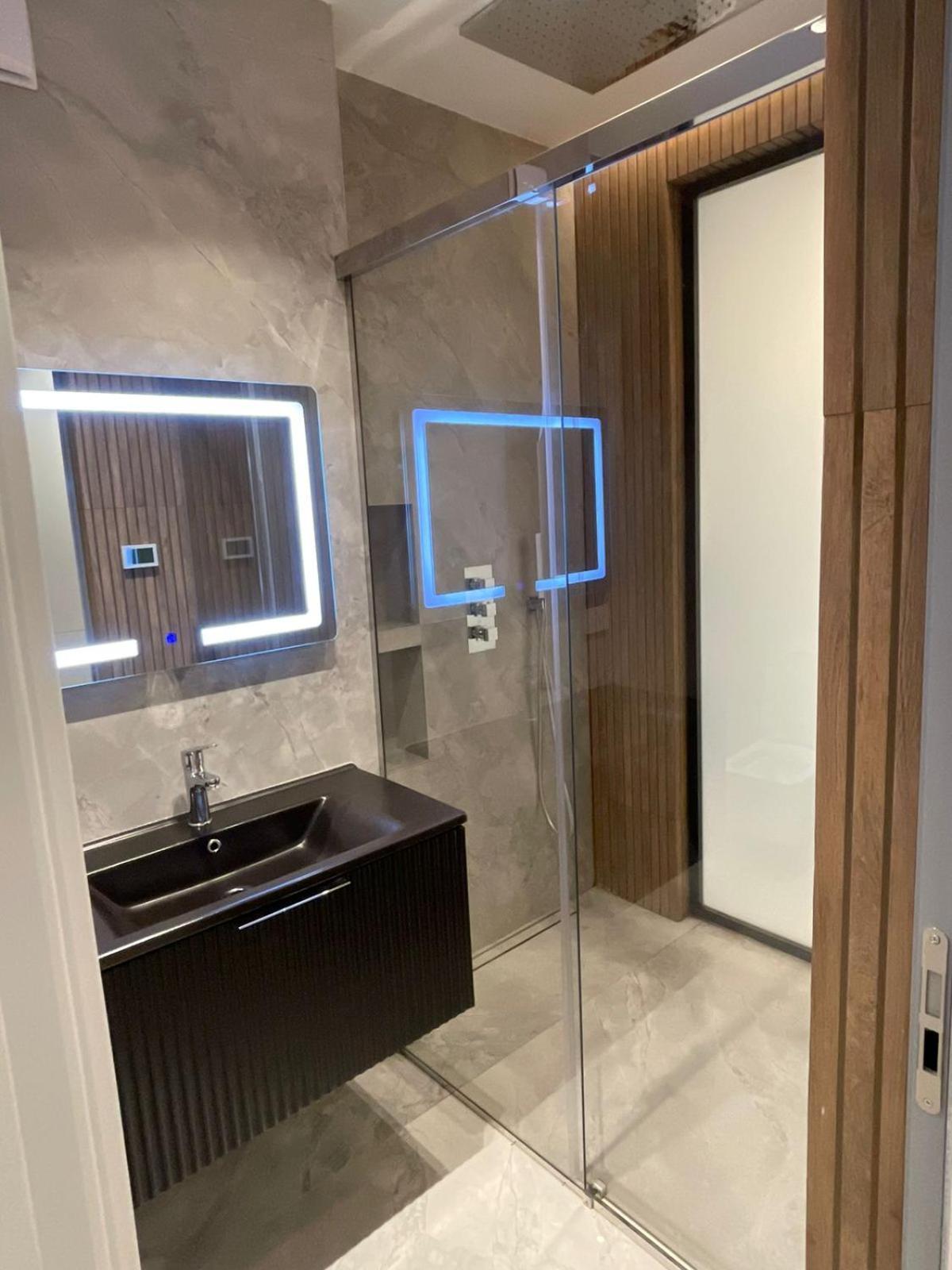 Luxury One Bedroom Apartment Tirana Bagian luar foto