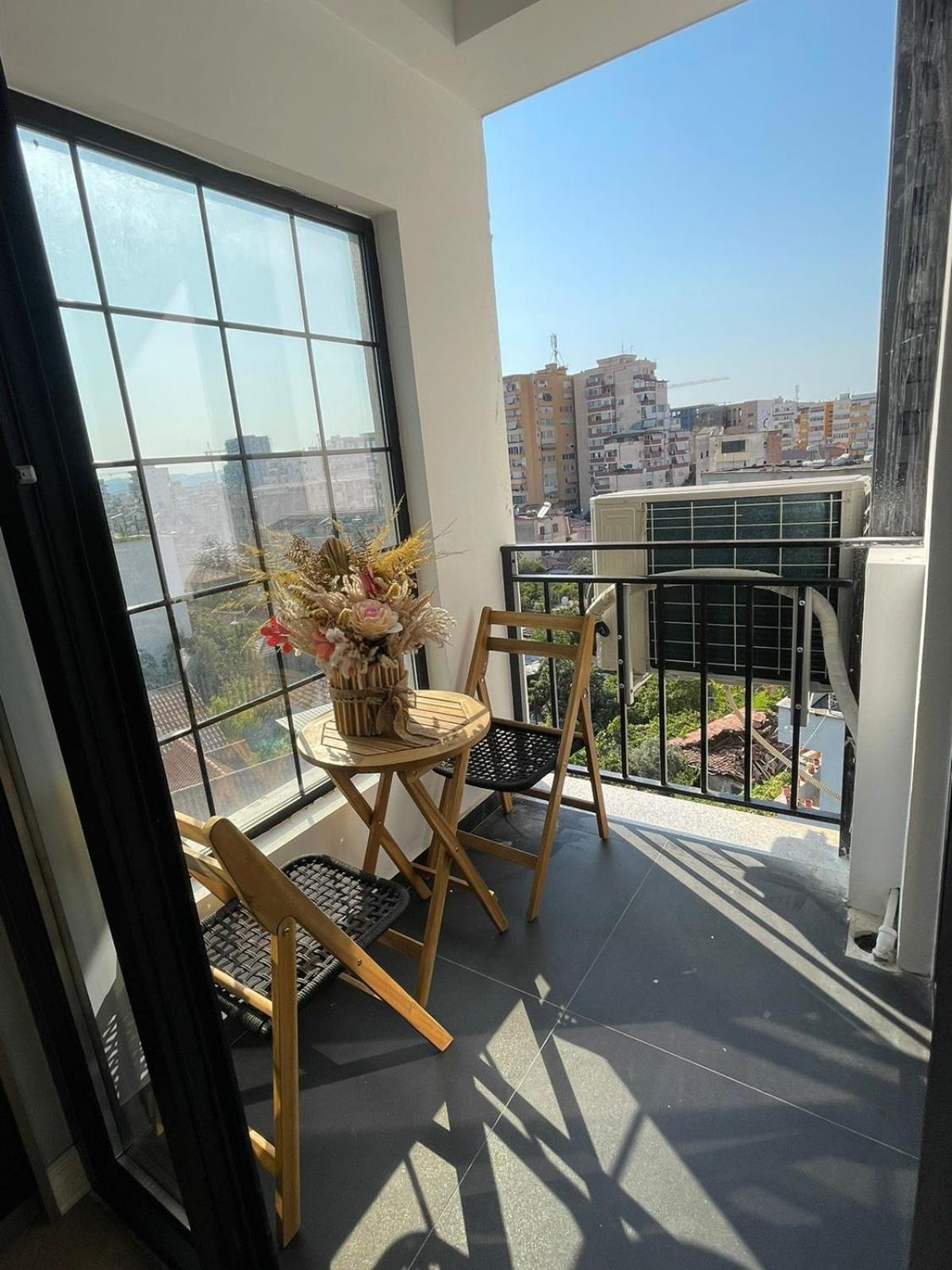 Luxury One Bedroom Apartment Tirana Bagian luar foto