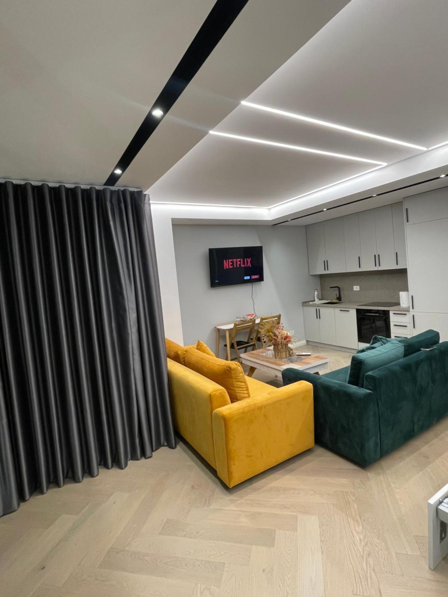 Luxury One Bedroom Apartment Tirana Bagian luar foto