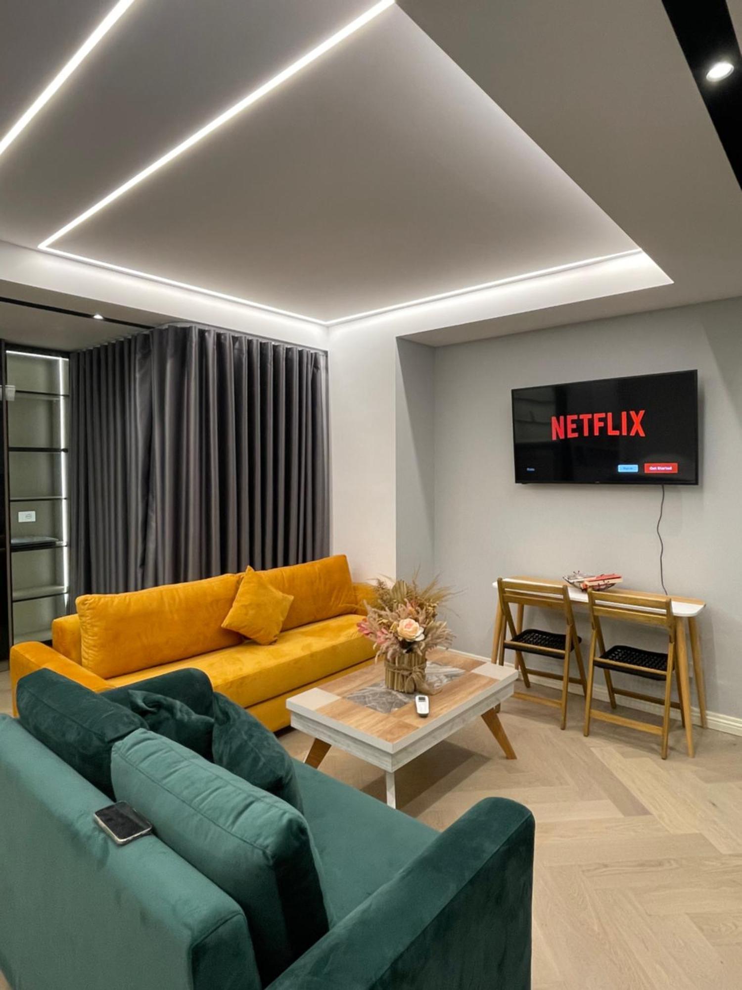 Luxury One Bedroom Apartment Tirana Bagian luar foto